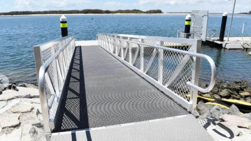 LIM_watercraft fac_pic_gangway.jpg