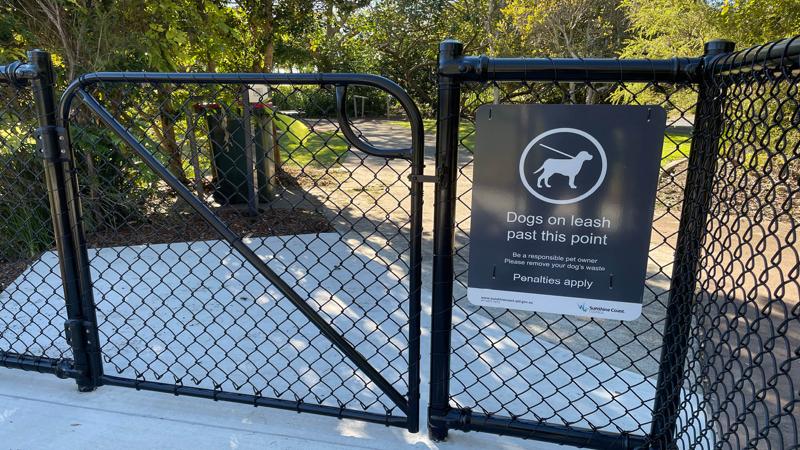 LIM_fence_gates_dog ped gate.jpg