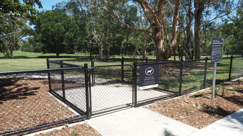 LIM_dog_fig_fenced DEA_dual gate system.jpg