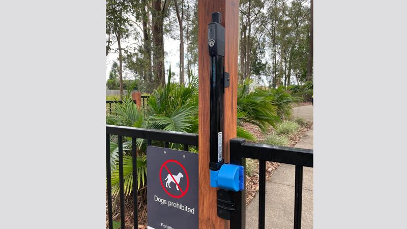 LIM_fence_gates_play ped gate lock2.jpg