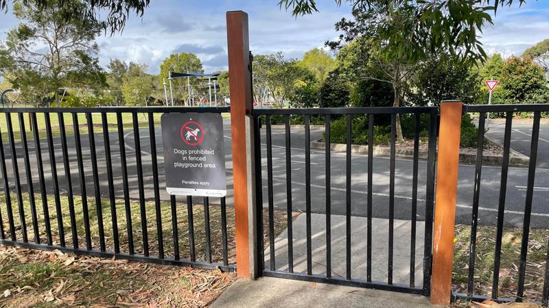 LIM_fence_gates_play ped gate.jpg