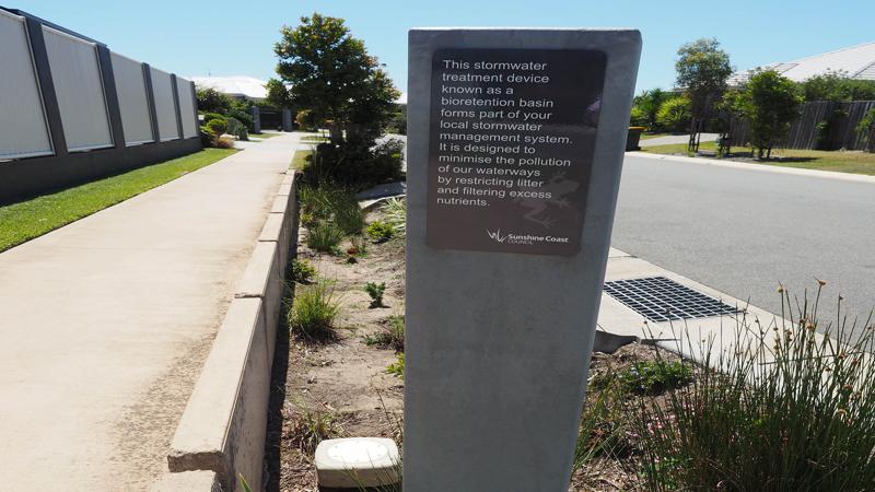 LIM_SIGNAGE_Interp_bollard plaque.jpg