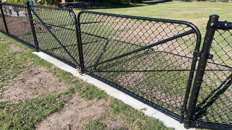 LIM_fence_gates_DEA maintenance gate2.jpg